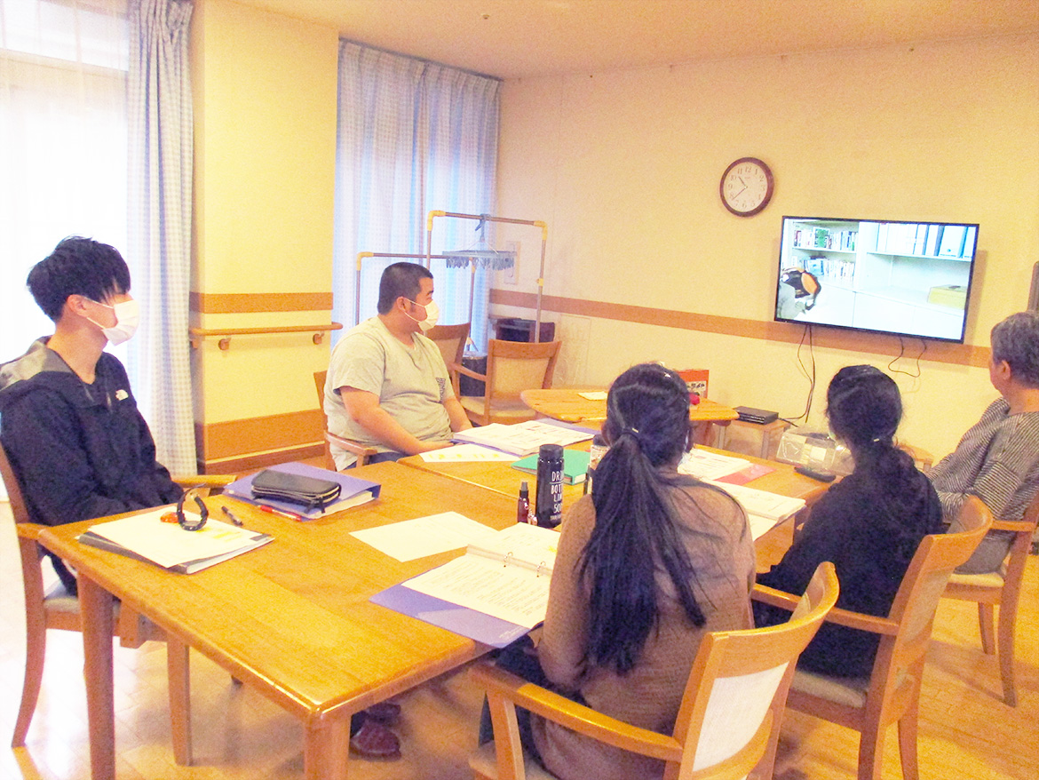 介護知識・介護技術研修開始しました